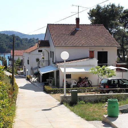 Apartments By The Sea Brgulje, Molat - 6241 Buitenkant foto