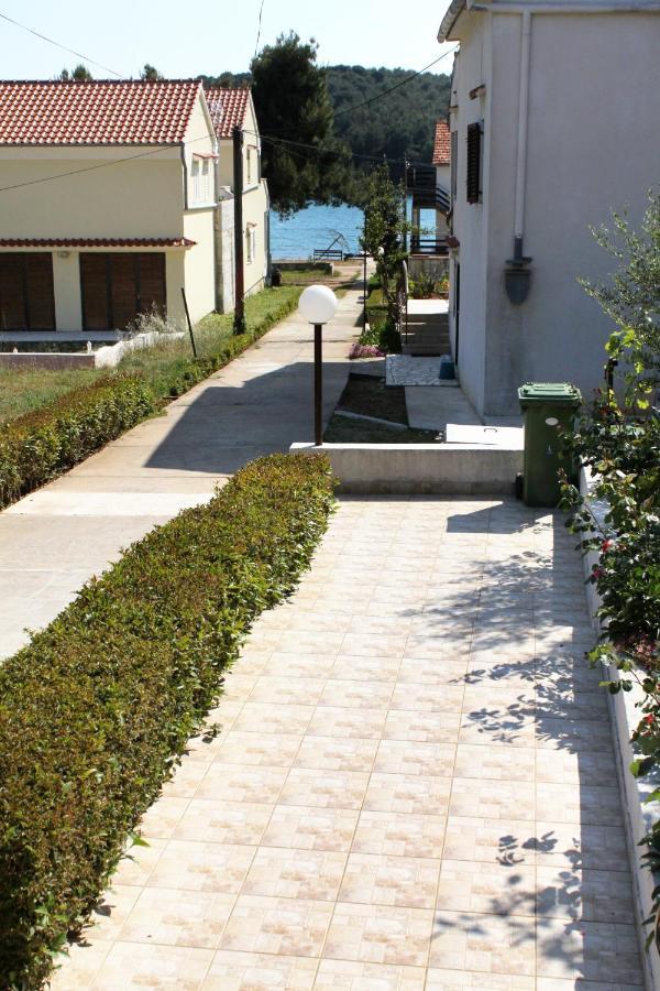 Apartments By The Sea Brgulje, Molat - 6241 Buitenkant foto