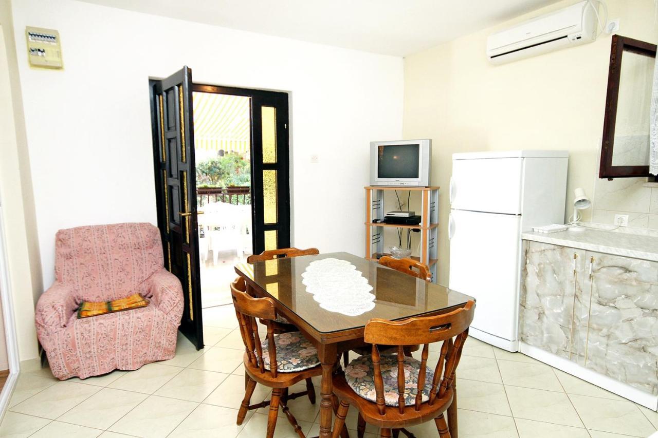 Apartments By The Sea Brgulje, Molat - 6241 Buitenkant foto